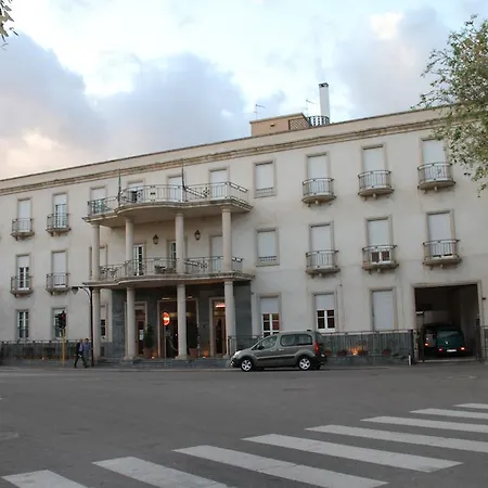 Hotel Mariano Iv Palace