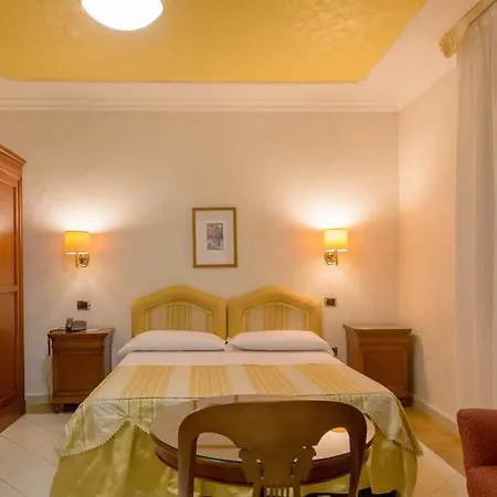 Mariano Iv Palace Hotel 4*