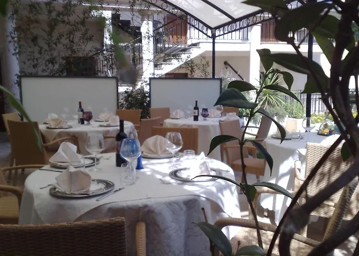 Hotel Mariano Iv Palace