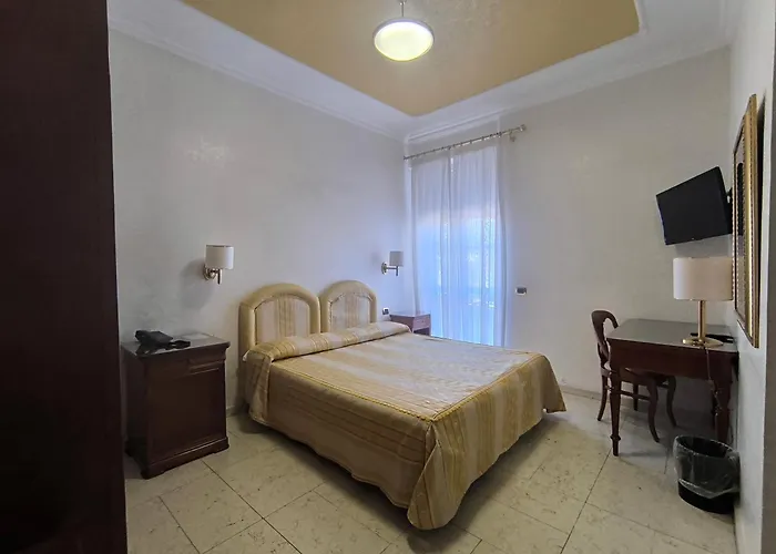 Hotel Mariano Iv Palace 4*