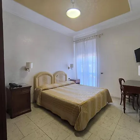 فندق Mariano Iv Palace 4*