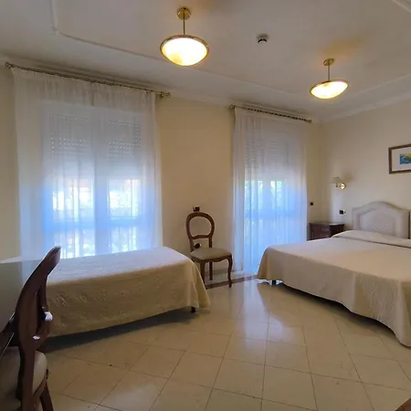 Mariano Iv Palace فندق