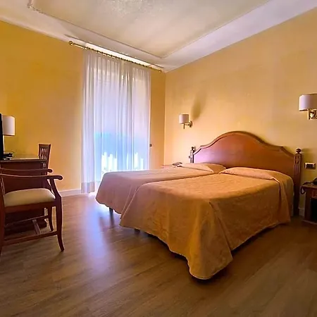 Hotel Mariano Iv Palace