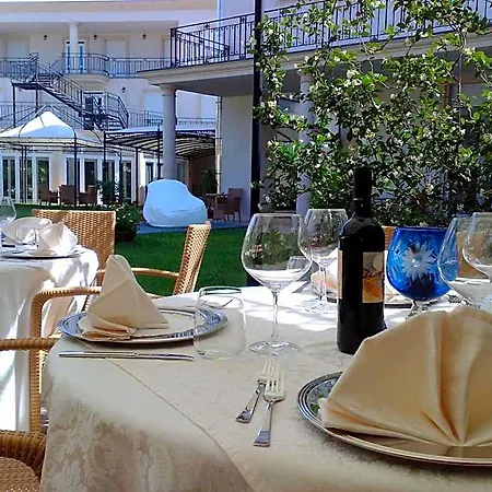Mariano Iv Palace Hotel 4*
