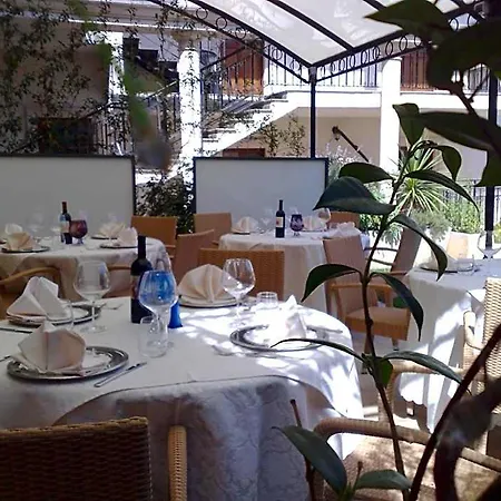 Hotel Mariano Iv Palace