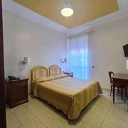Hotel Mariano Iv Palace 4*