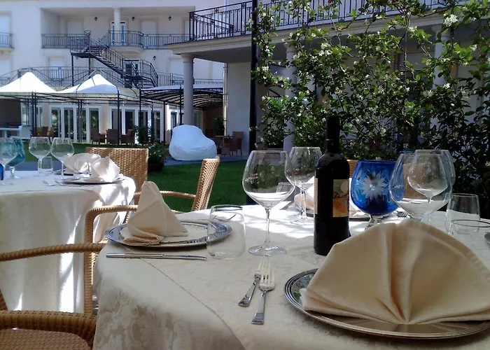 Hotel Mariano Iv Palace