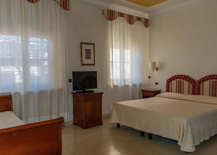 Hotel Mariano Iv Palace