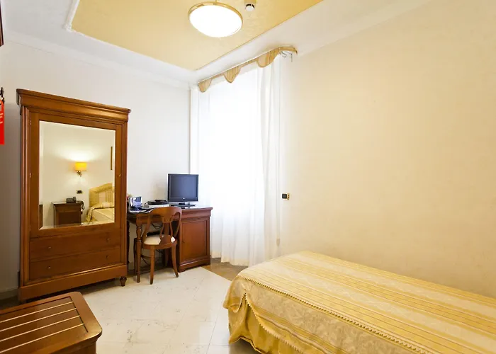 Hotel Mariano Iv Palace