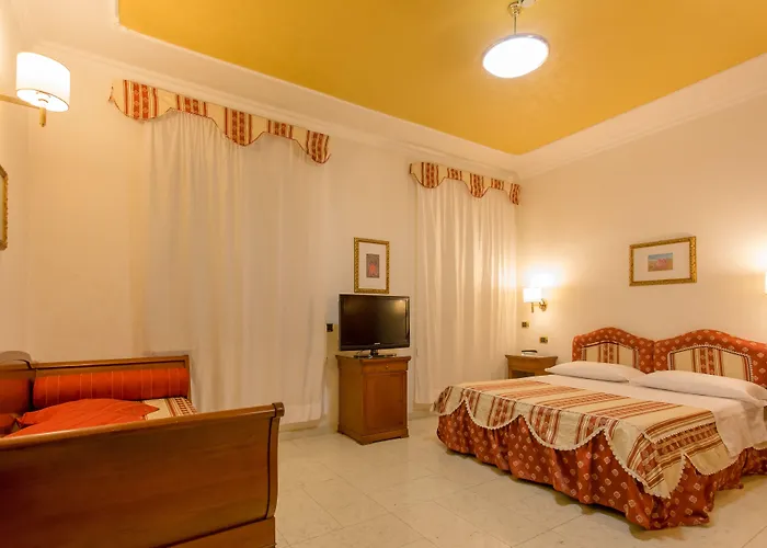 Mariano Iv Palace Hotel 4*