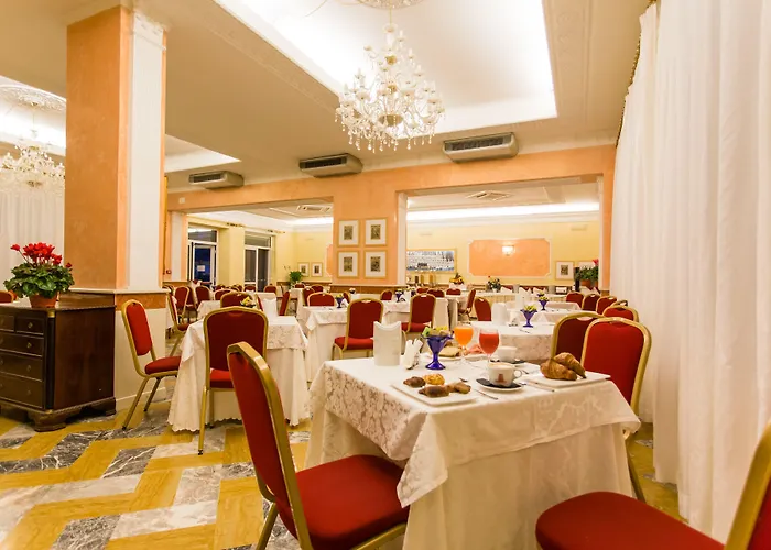 Hotel Mariano Iv Palace 4*