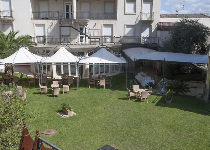 Hotel Mariano Iv Palace