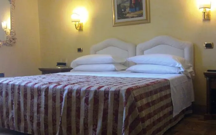 Hotel Mariano Iv Palace 4*