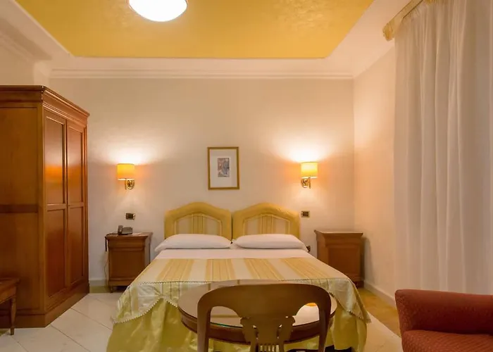 Mariano Iv Palace Hotel 4*